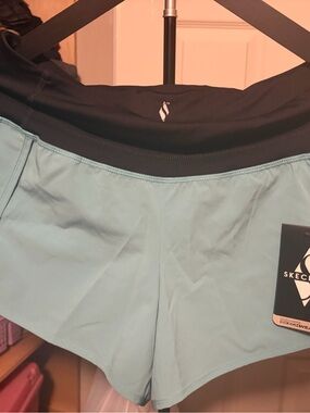 Skechers Black Waistband Aqua Athletic Shorts